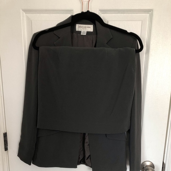 Jones New York Dresses & Skirts - Suit jones New York